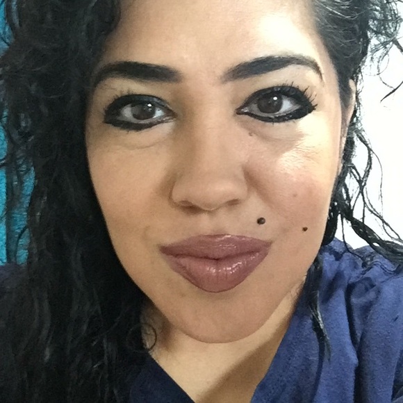 Meet your Posher, Lisa - Picture 1 of 1